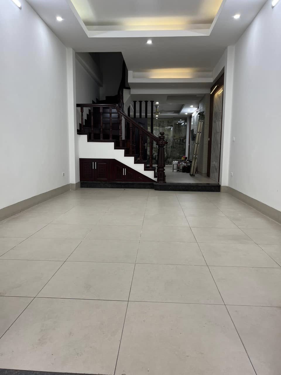 BÁN NHÀ NGỤY NHƯ KONTUM THANH XUÂN, GẦN PHỐ OTO ĐỖ CỬA, VĂN PHÒNG, DT52M2, 15.X TỶ 2