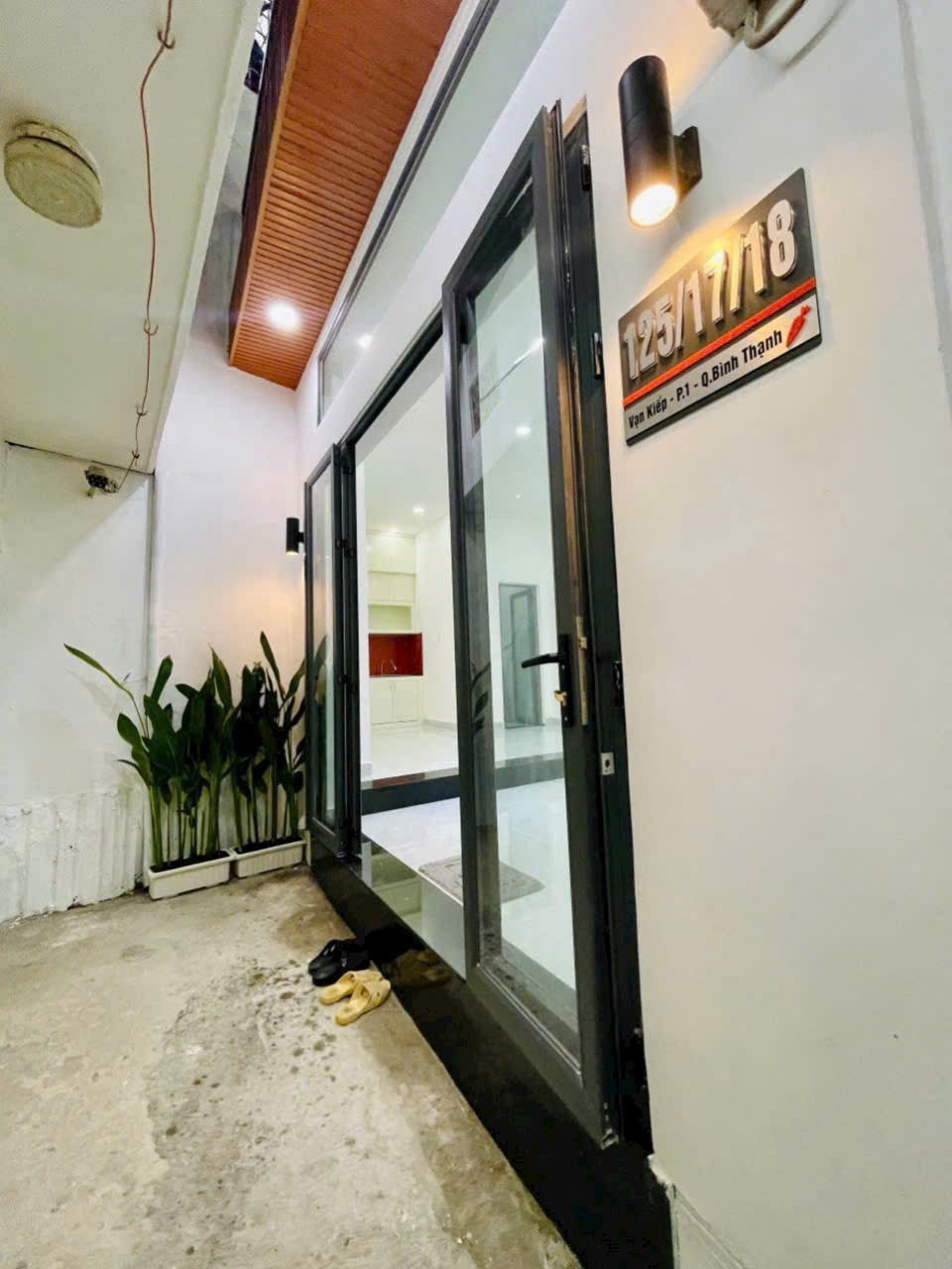 Đi bộ 10m ra mặt tiền đường Vạn Kiếp, Q Bình Thạnh - (4 x 8m) - dọn vào ở ngay KC: 3 tầng, chỉ