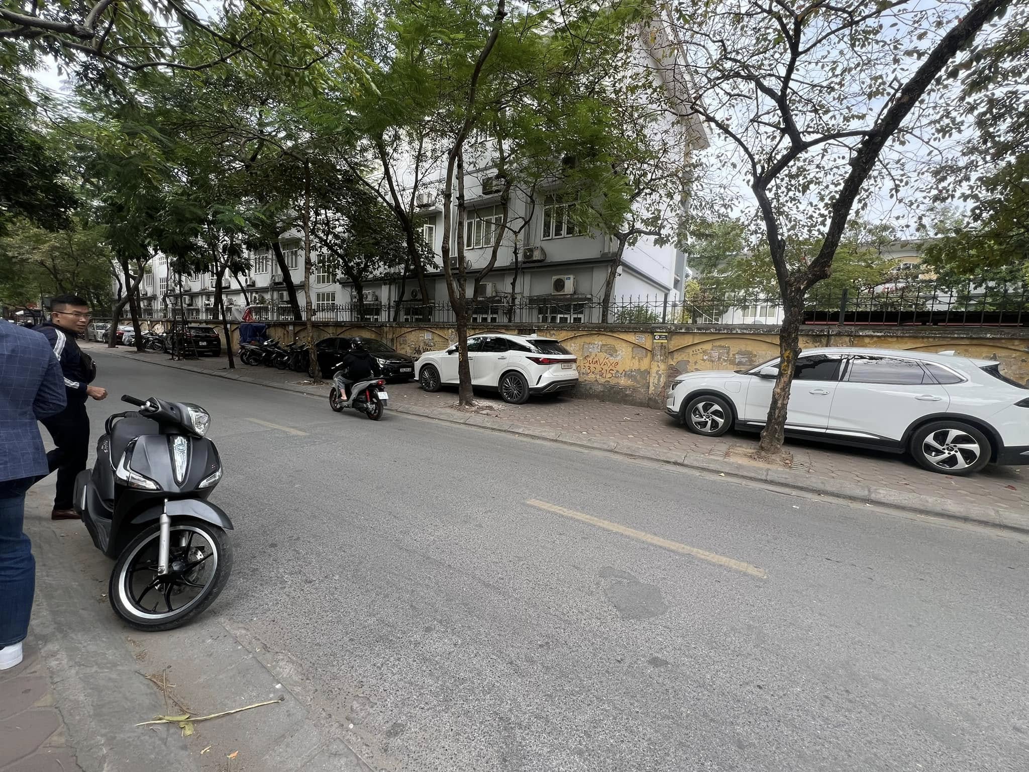NHÀ PHỐ TRUNG KÍNH CẦU GIẤY - ĐẸP MÊ LY - KINH DOANH ĐỈNH CAO - MẶT TIỀN PHỐ TRUNG KÍNH - MẶT SAU 3