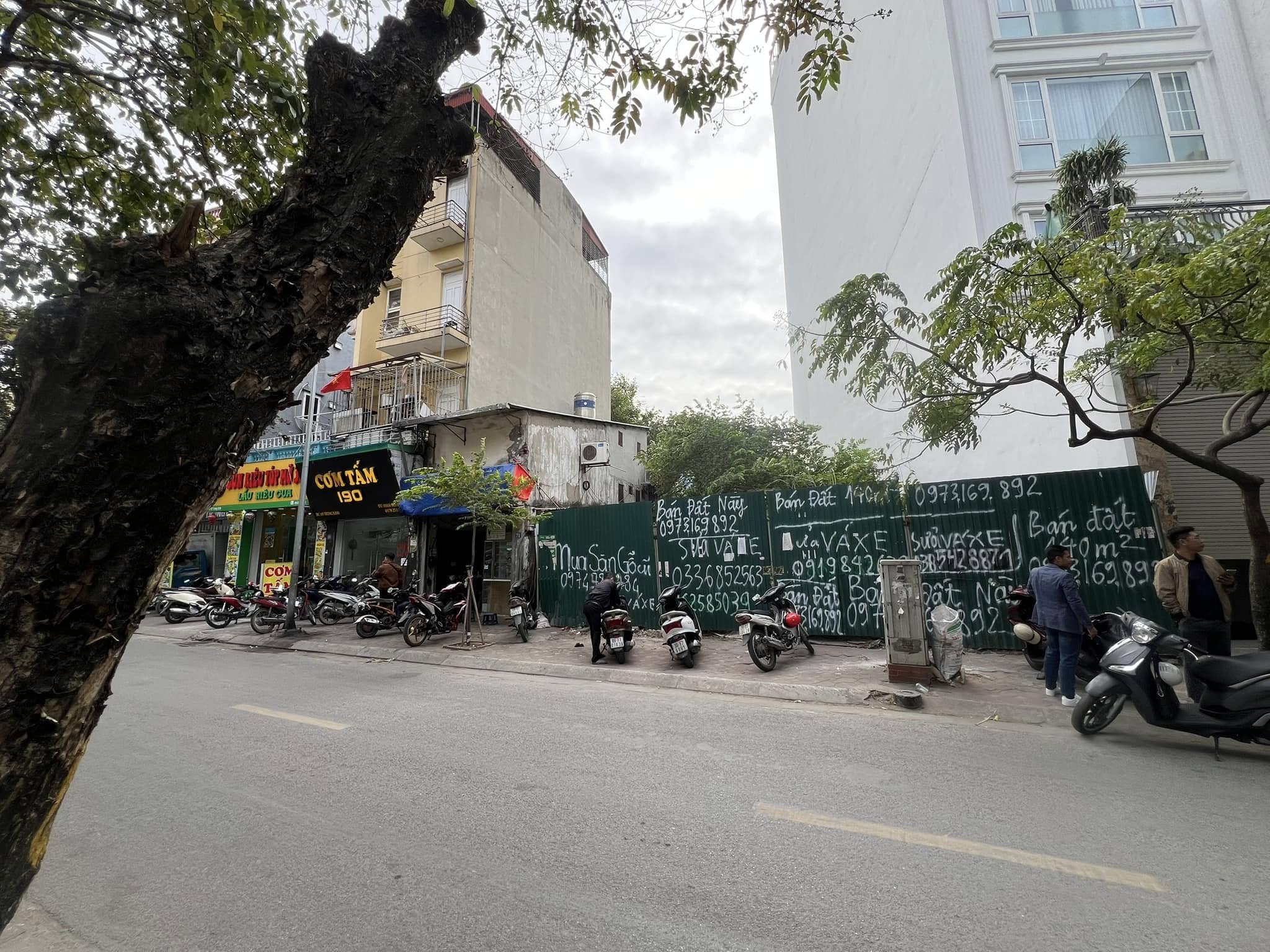 NHÀ PHỐ TRUNG KÍNH CẦU GIẤY - ĐẸP MÊ LY - KINH DOANH ĐỈNH CAO - MẶT TIỀN PHỐ TRUNG KÍNH - MẶT SAU 2