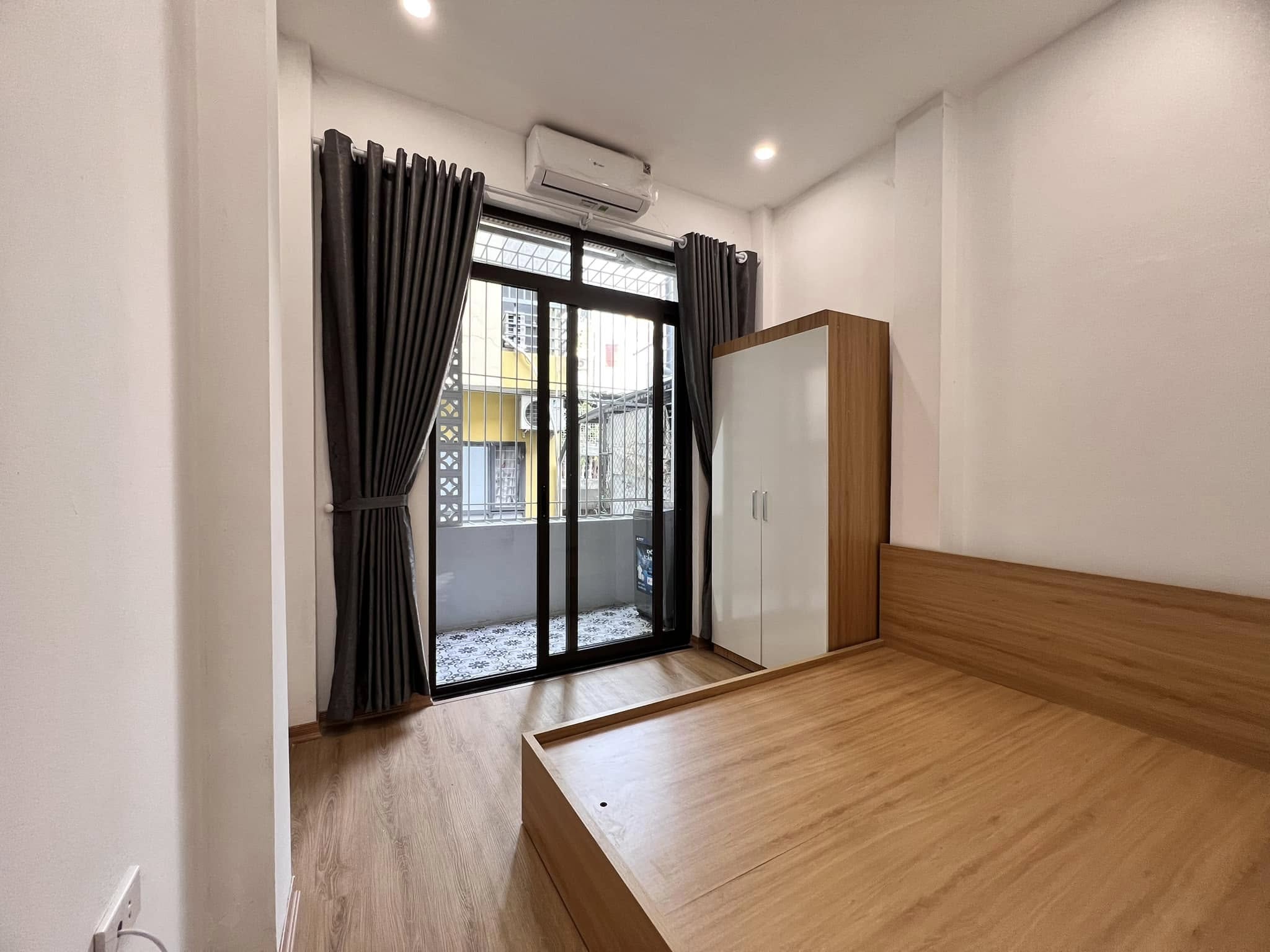 Nhà Phố Kim Mã- BA ĐÌNH 6.5 tỷ, 34M2 x6Tầng. Ngõ thông,ô tô tránh+kinh doanh 4