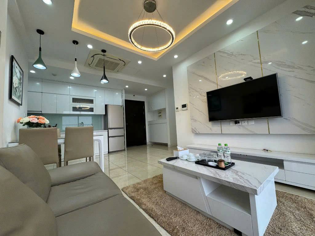 BÁN GẤP – Căn hộ 2 ngủ tại C6 Vinhomes D’Capitale SHLD, giá 7 tỷ bao phí 3
