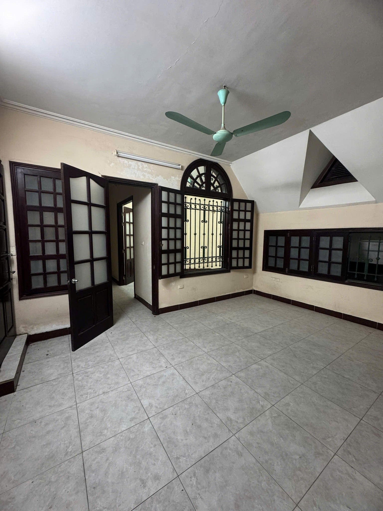 Bán Mặt Hồ Mai Anh Tuấn 280M2 150 Tỷ 1 Mặt Tiền Trước Sau