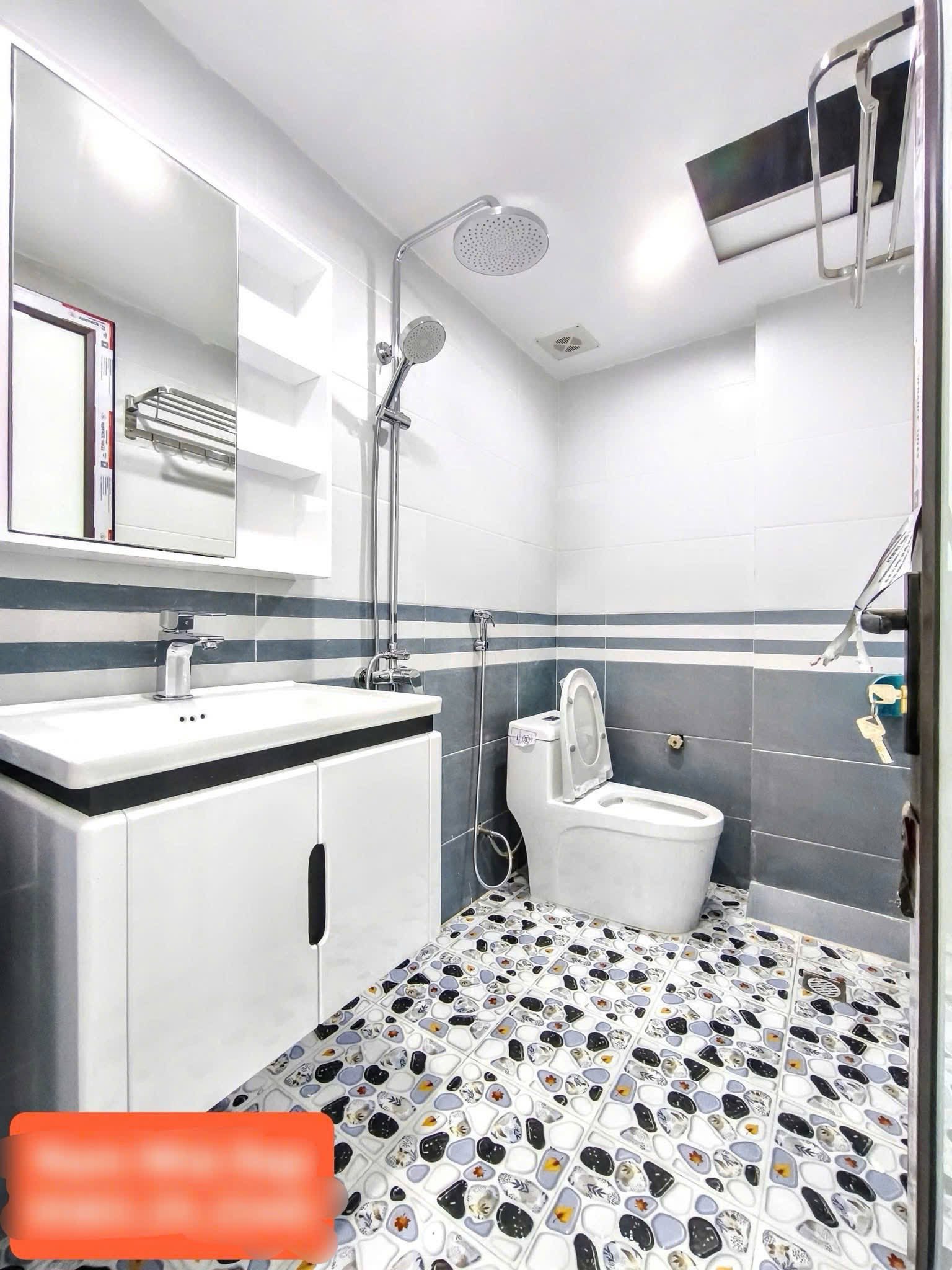Nhà Tiền Yên, ngay vành đai 4, xây 42M2, 4 Tầng, 5 phòng, ô tô đỗ cửa giá 4 tỷ 3