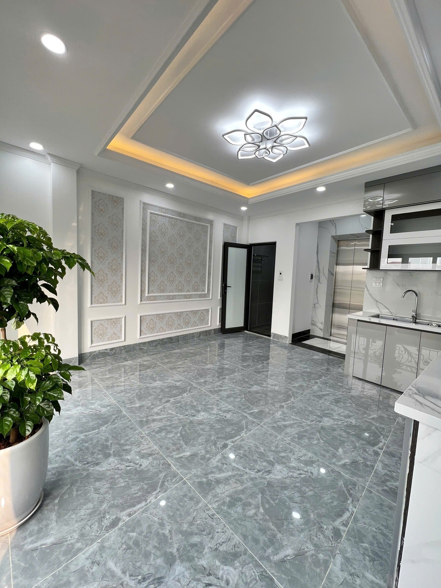 PHÂN LÔ NÉT - NGÕ THÔNG CÁC NGẢ - Ô TÔ ĐỖ CỬA - NHÀ ĐẸP DÂN XÂY - NGUYỄN TRÃI - 19 TỶ 3