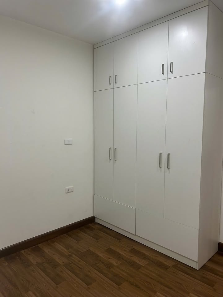 Căn hộ Goldmark S2, 3 phòng ngủ, 104m. Nội thất cơ bản trang bị đầy đủ đẹp. 2