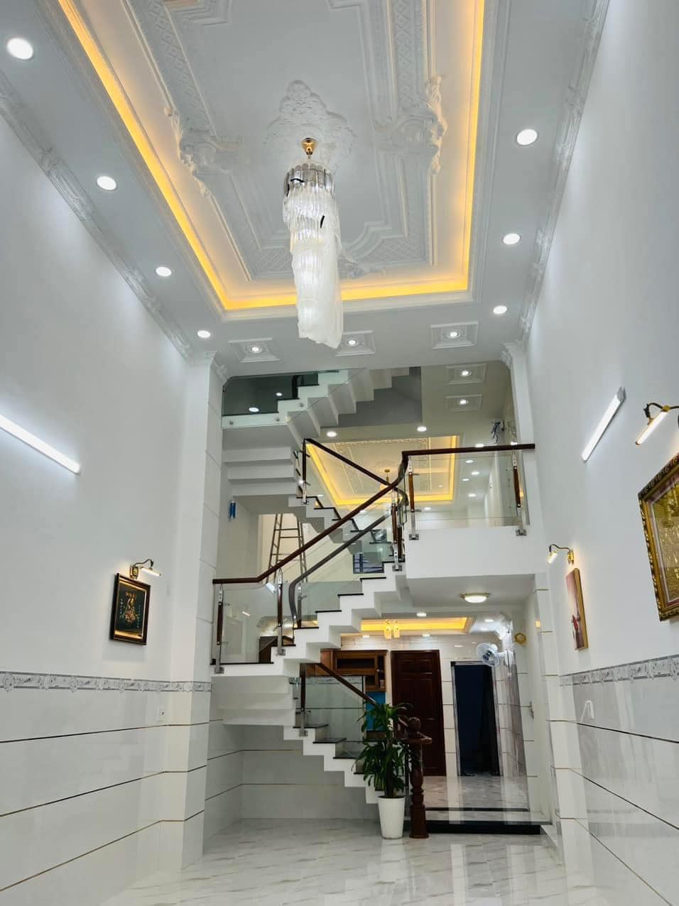 Nhà đẹp ngay bến xe Quận 8, đường Tạ Quang Bửu, 5 tầng mới đẹp chỉ 8 tỷ nhỉnh 2