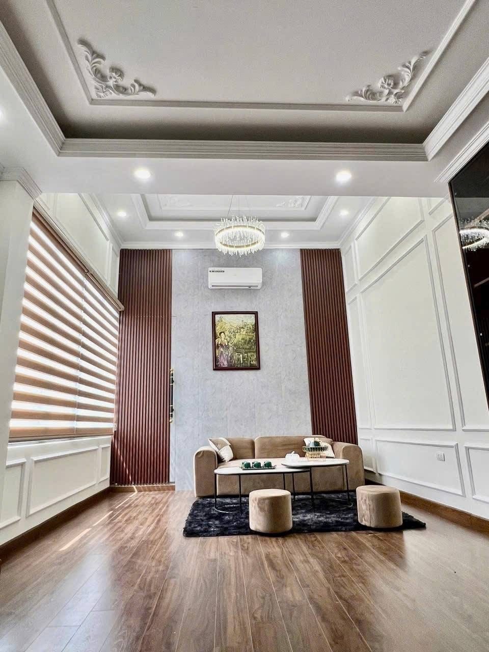 NHÀ MỚi NGUYỄN VĂN HUYÊN - CẦU GIẤY – THANG MÁY - ÔTÔ VÀO NHÀ – NGÕ THÔNG – 45m2*7T 3