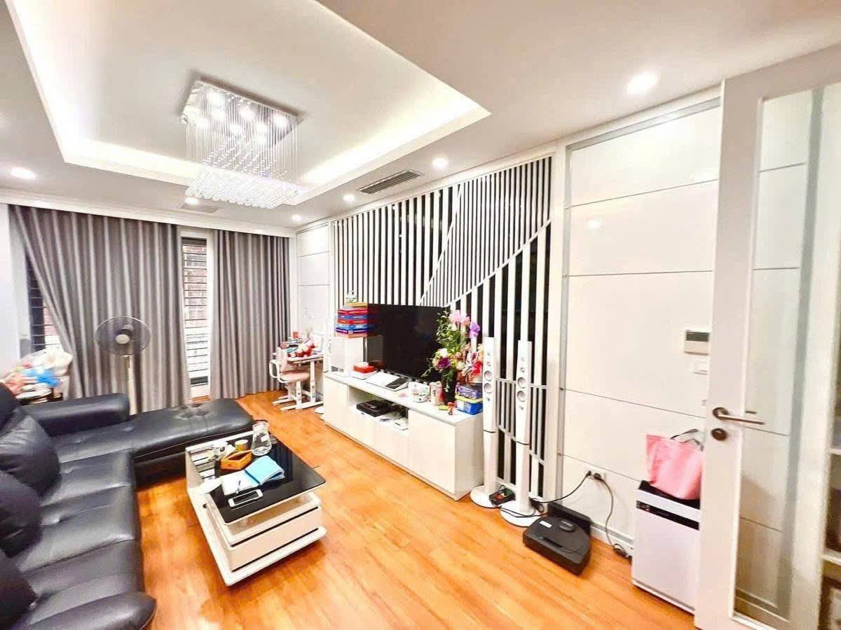 NHÀ PHỐ PHẠM TUẤN TÀI - PHÂN LÔ Ô TÔ QUA NHÀ - VỈA HÈ -  S=35M2 - MẶT TIỀN =3.4M - 5 TẦNG - LH : 4