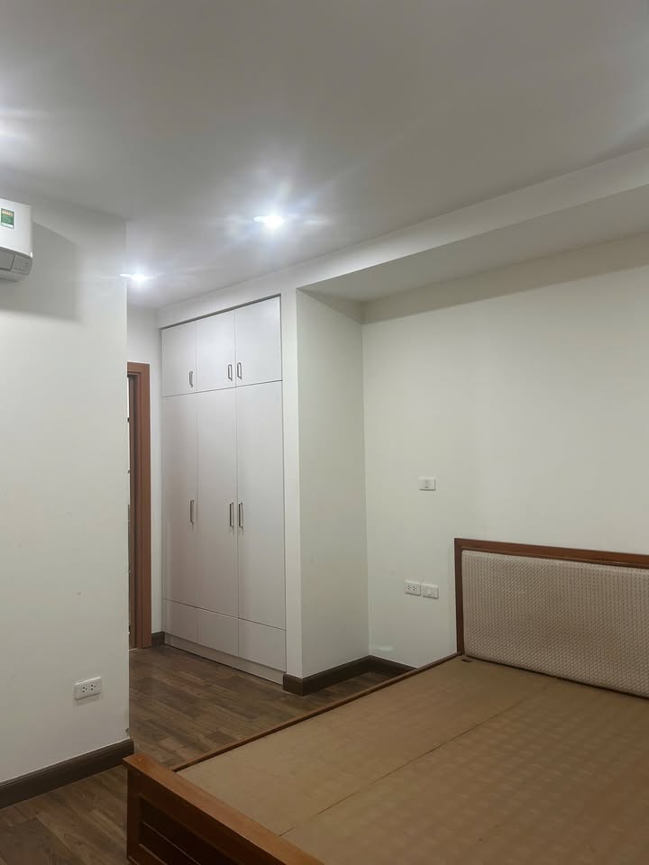 Căn hộ Goldmark S2, 3 phòng ngủ, 104m. Nội thất cơ bản trang bị đầy đủ đẹp. 4