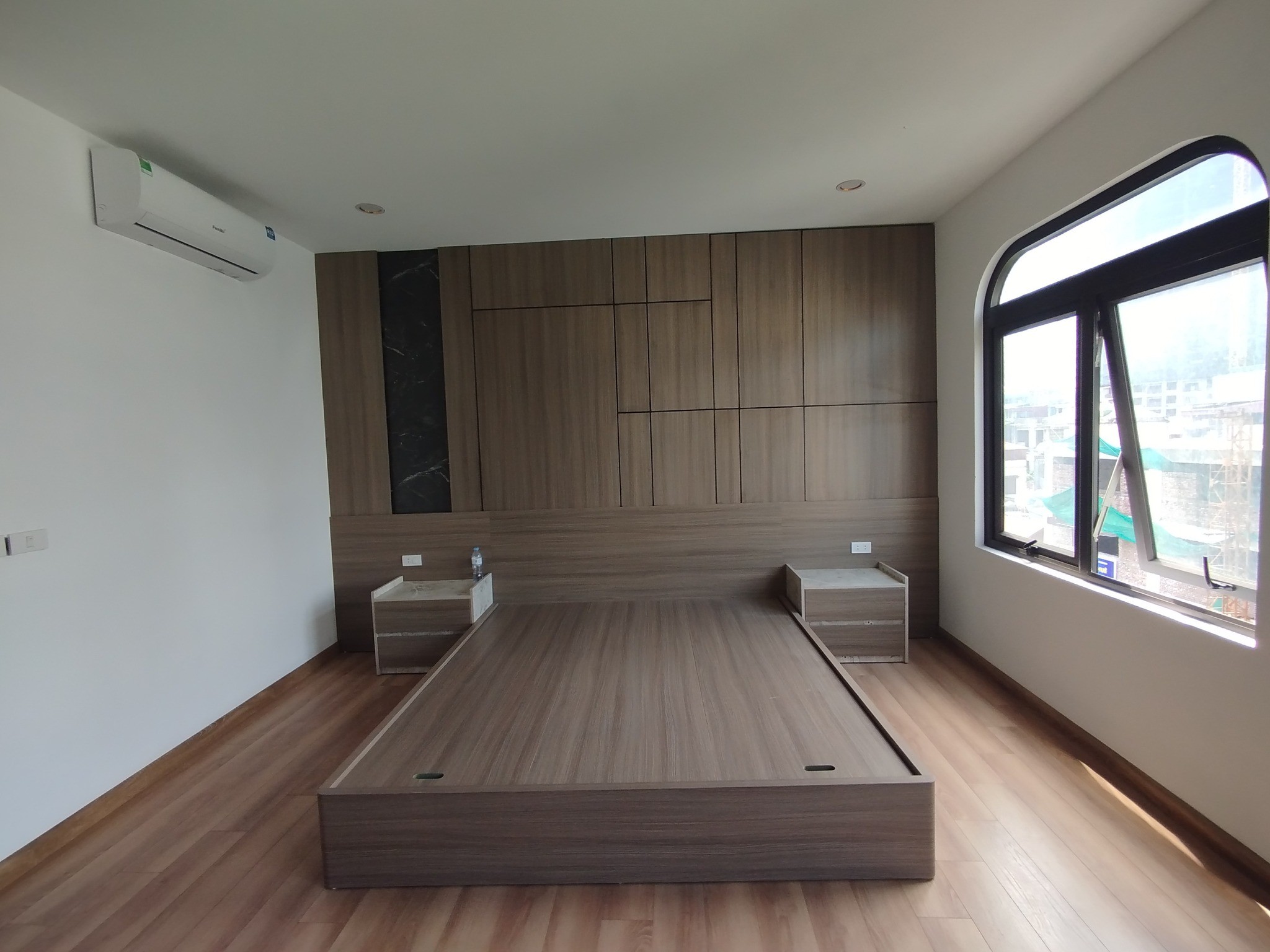 BÁN TOÀ NHÀ MẶT PHỐ Ô TÔ TRÁNH -  Ở KẾT HỢP KINH DOANH ĐA DẠNG - TIỀM NĂNG CAO - 38 TỶ 3