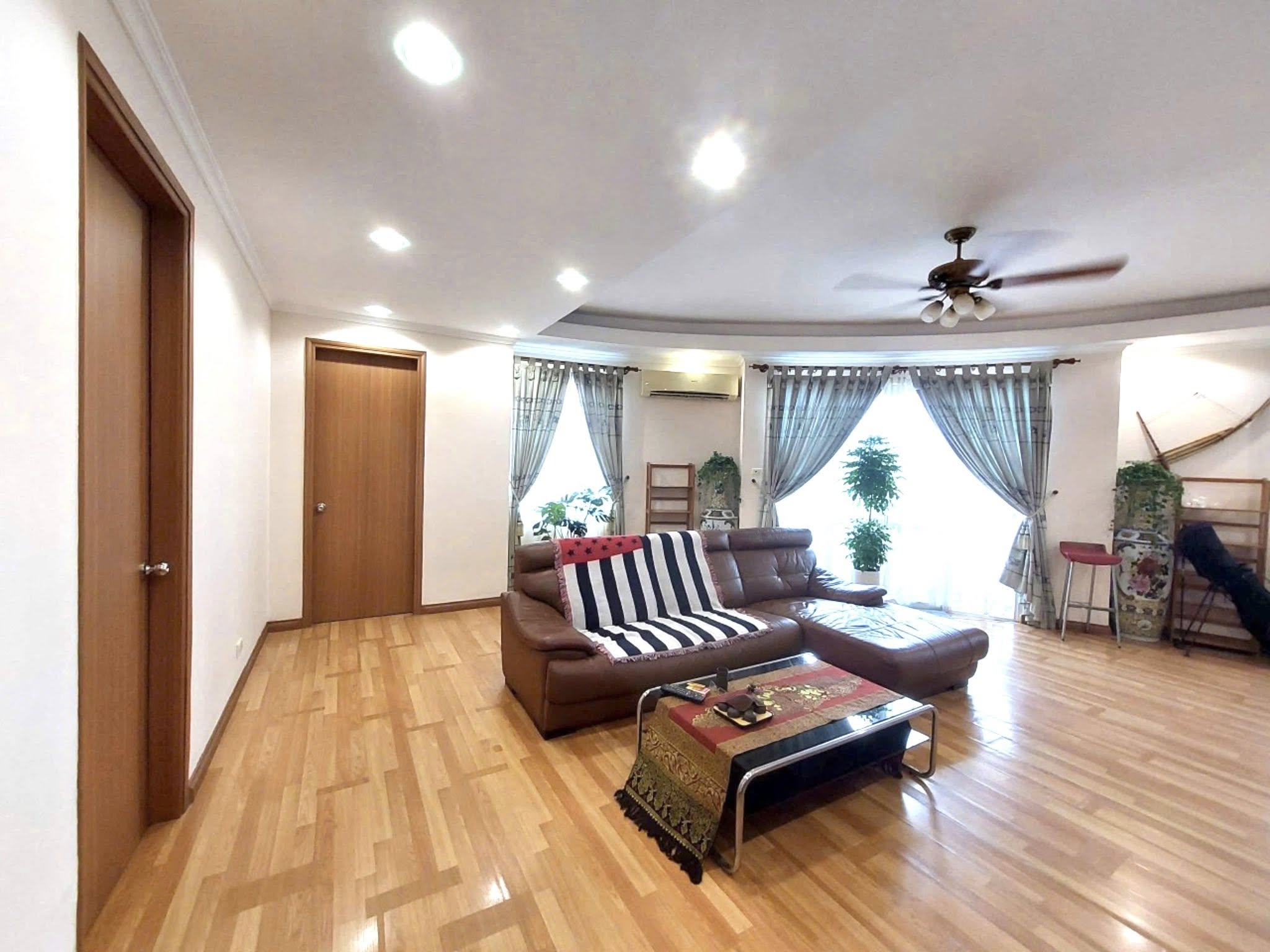 Căn hộ 3 ngủ 115m, nội thất hoàn thiện đẹp- Nguyễn Chí Thanh, Đống Đa.