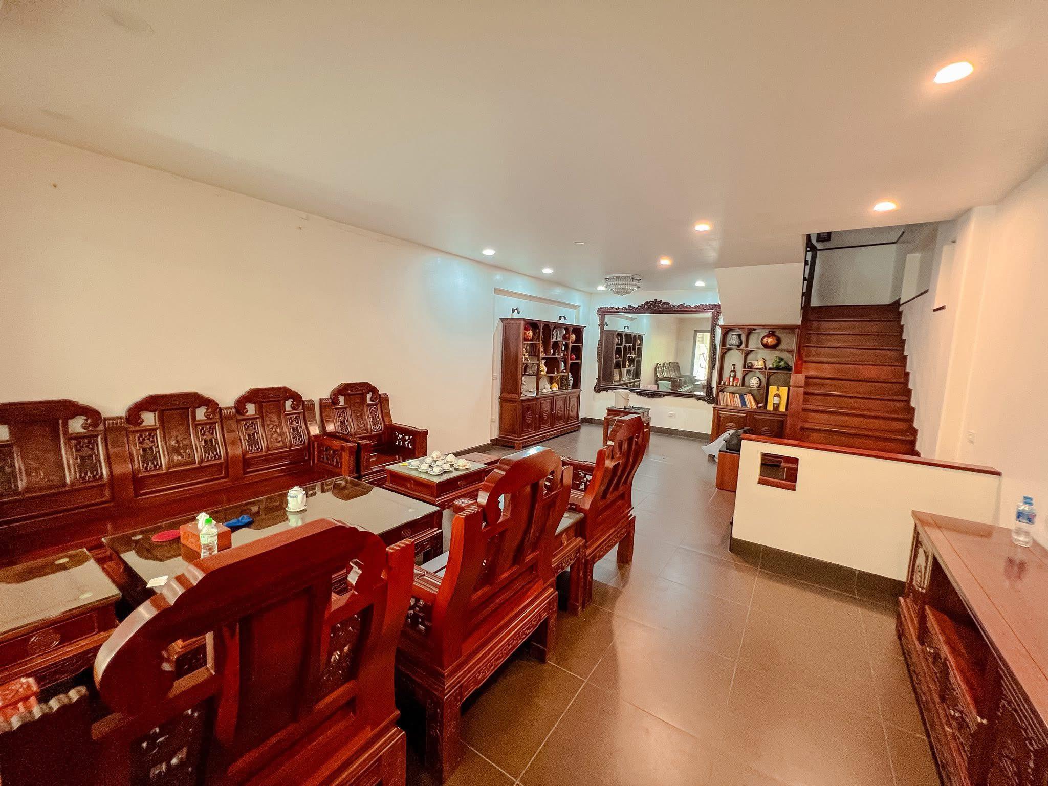 Liền kề VIP Lạc Long Quân - View Hồ – Ô tô vào nhà – 83m² x 6T, MT 5.5m – Thang máy 5