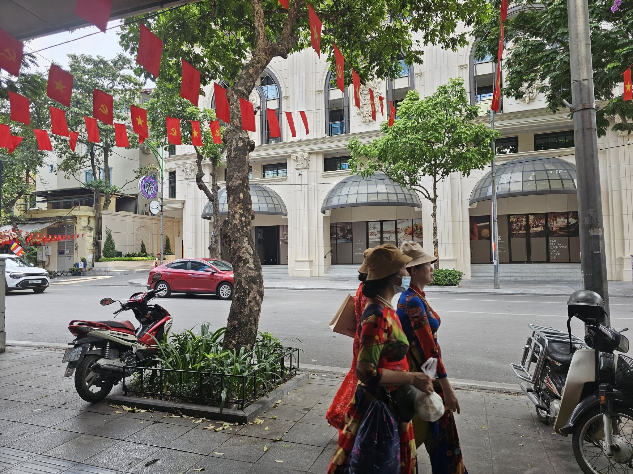 Hàng Bài 42M2 Mặt Tiền 5.2M  31 Tỷ Dòng Tiền 45tr/th sát hồ gươm Thuận chiều Ô TÔ Đỗ