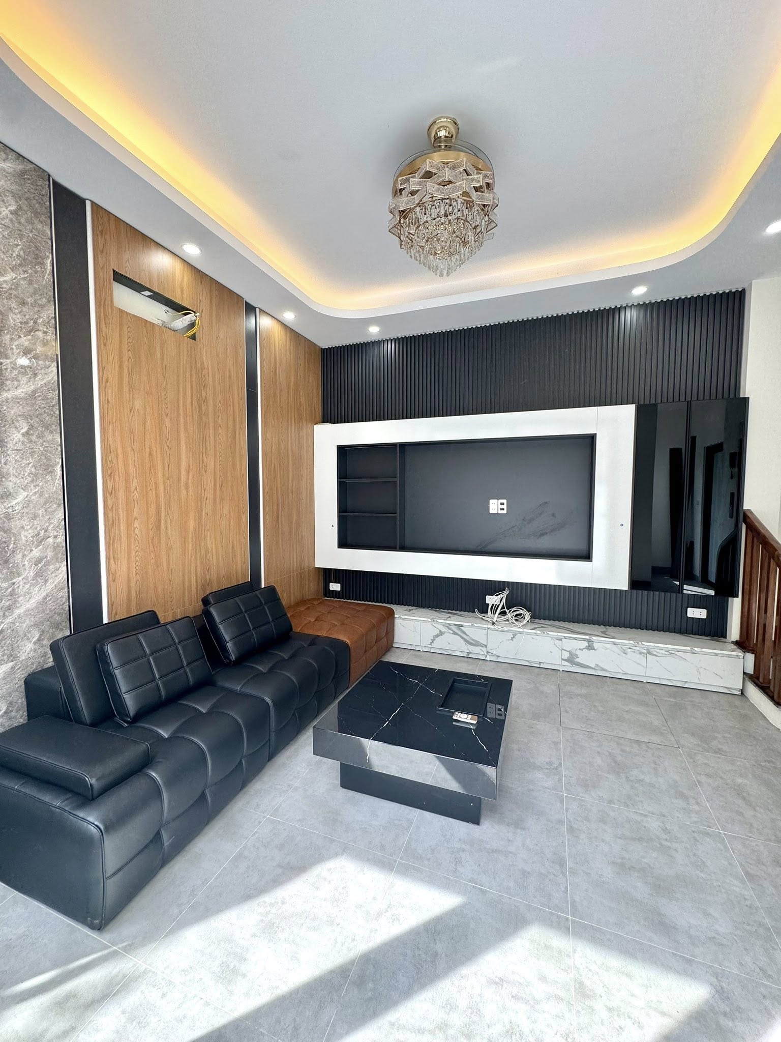 BÁN NHÀ NGUYỄN VĂN CỪ, LONG BIÊN, THANG MÁY, FULL NỘI THẤT, 20M RA Ô TÔ TRÁNH, 6 TẦNG.