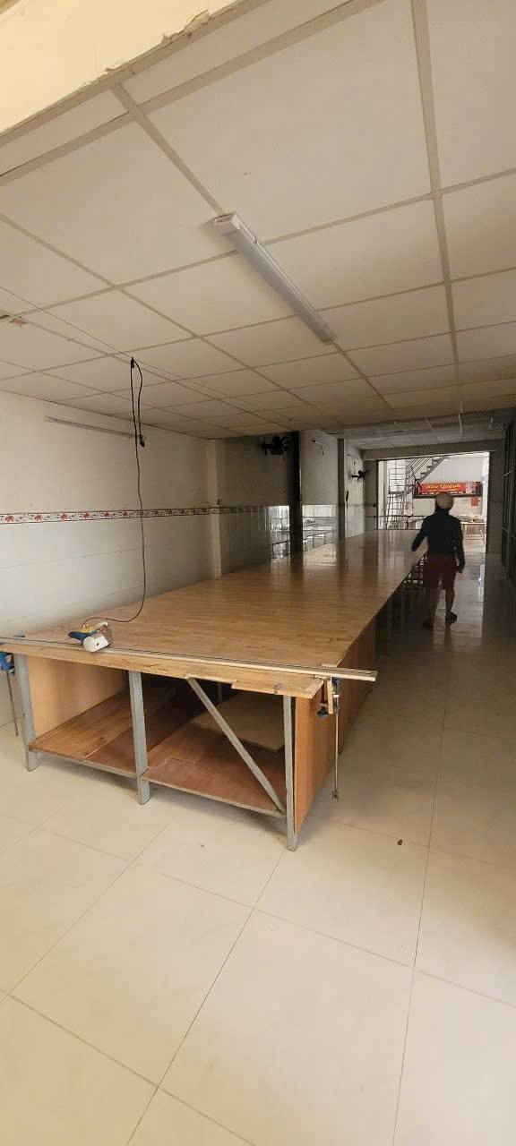 Nhà 257/ Bình thành, BHH B dt 360m2, điện 3 pha làm kho , may mặc giá 35tr/ tháng 2
