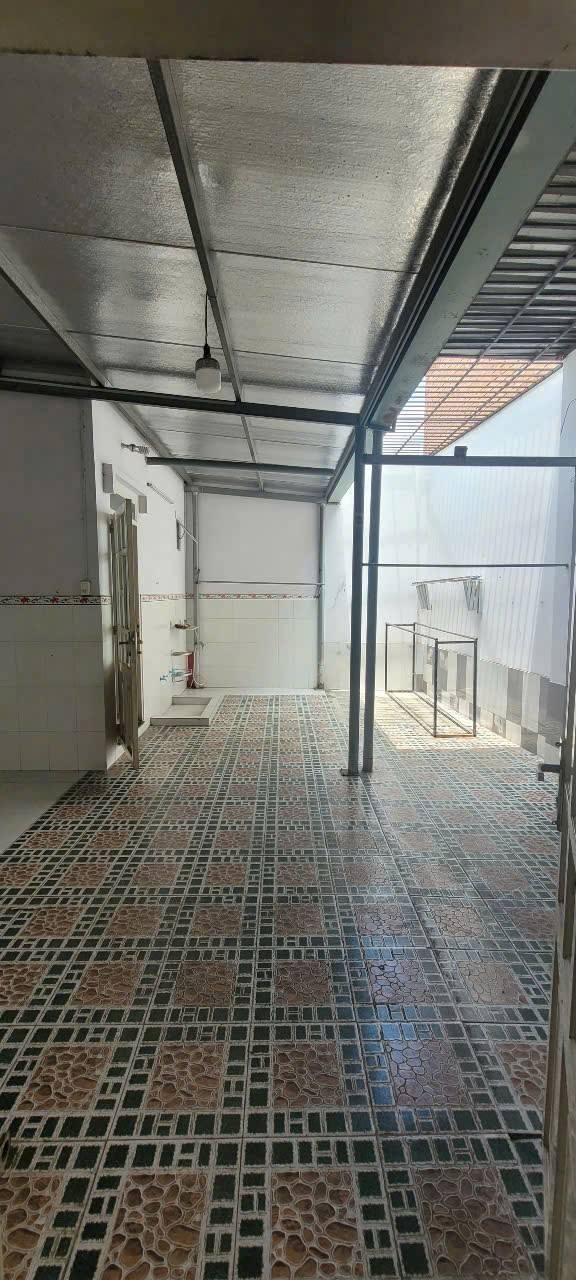 Nhà 257/ Bình thành, BHH B dt 360m2, điện 3 pha làm kho , may mặc giá 35tr/ tháng 4