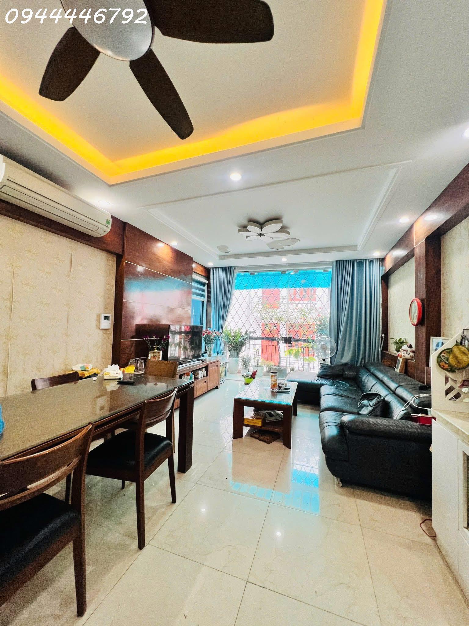 Phân Lô Trung Kính – Mạc Thái Tổ- Thang Máy-Ôtô Vào Nhà – 2 Thoáng - 50M*7Tầng 5