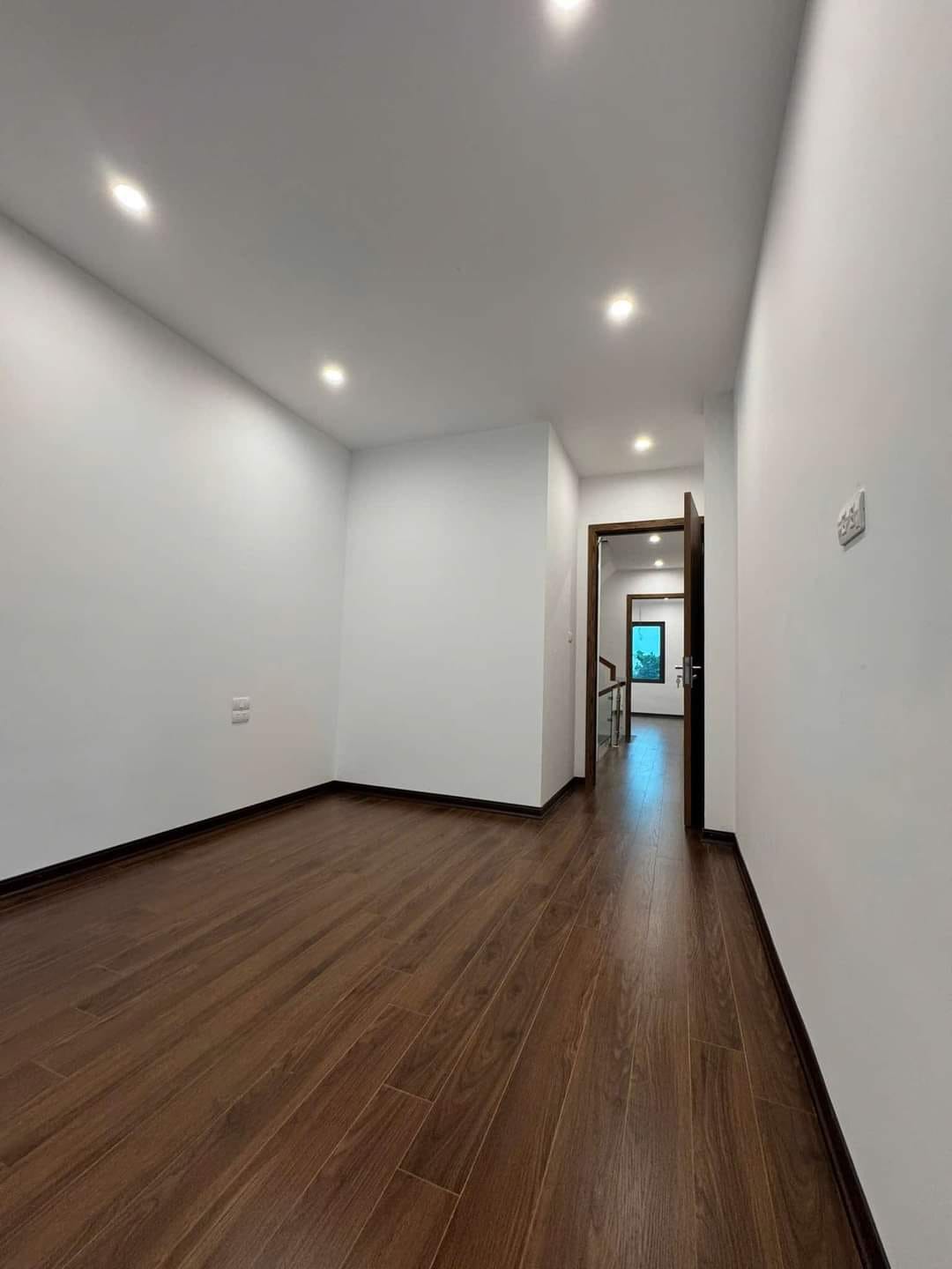 Nhà Tiền Yên, Hoài Đức, 3km Vinsmart City 42M 4 Tầng, 4 ngủ, full đồ, ô tô đỗ gần nhà giá 3.8 tỷ 5