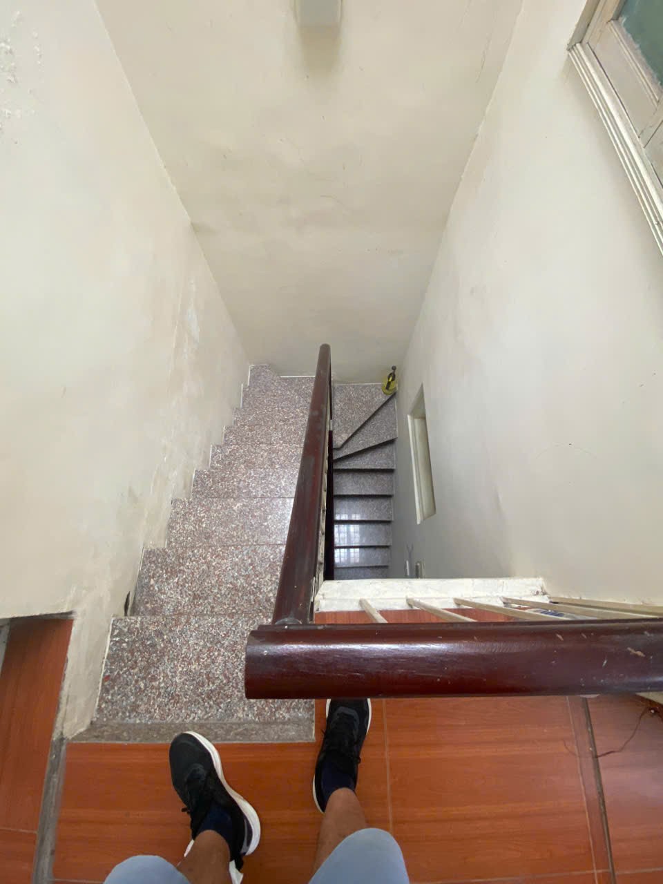 Cho thuê nhà 4 tầng tại ngõ 84 Ngọc Khánh, Ba Đình. Nhà rộng, ngõ nông ô tô đỗ cửa. Chỉ 12tr 5