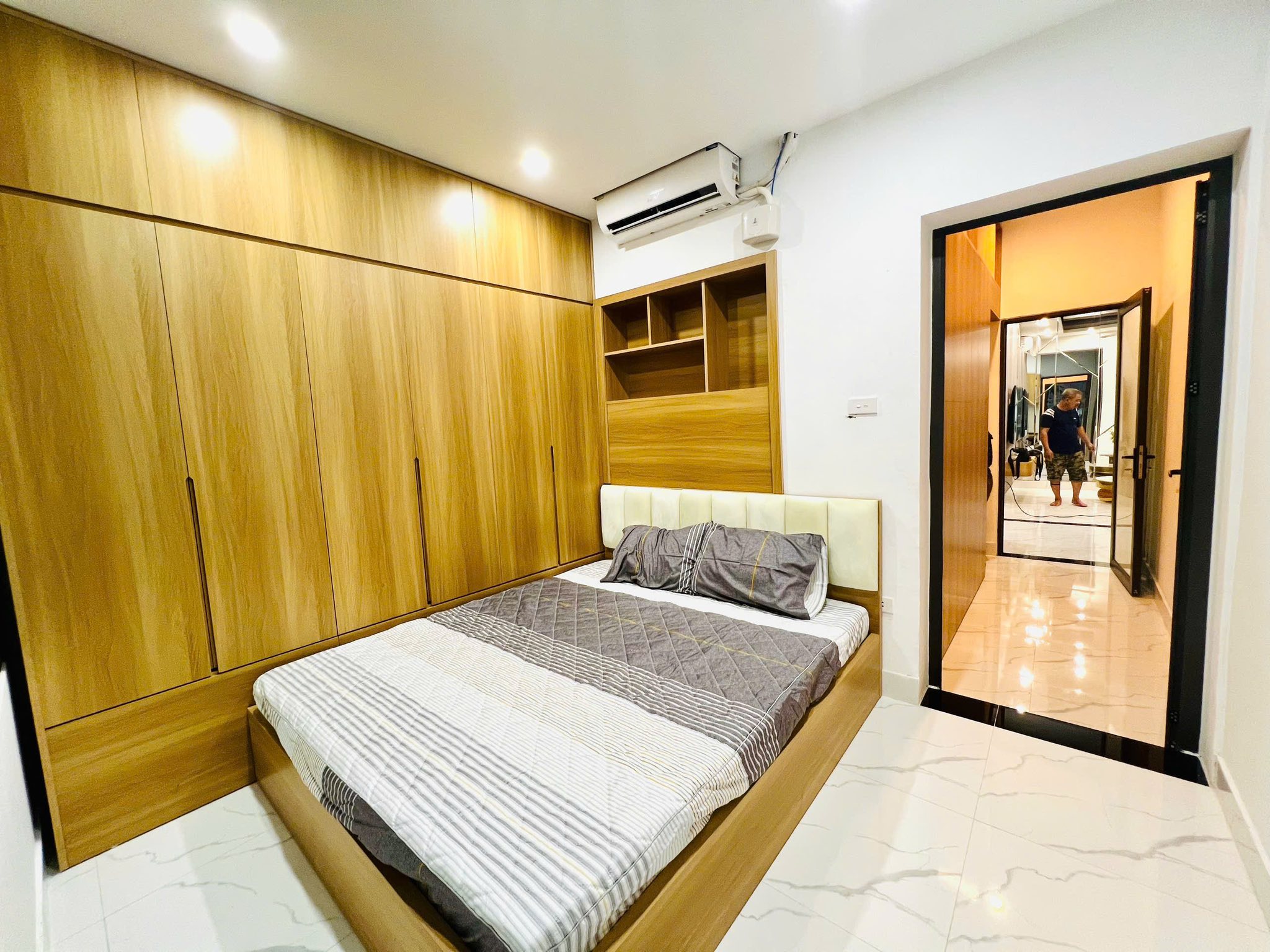 Tầng 2 TT Nguyễn Khánh Toàn 65m 2PN riêng, Nội thất đẹp, Ô tô vòng quanh, 3.98 Tỷ 3