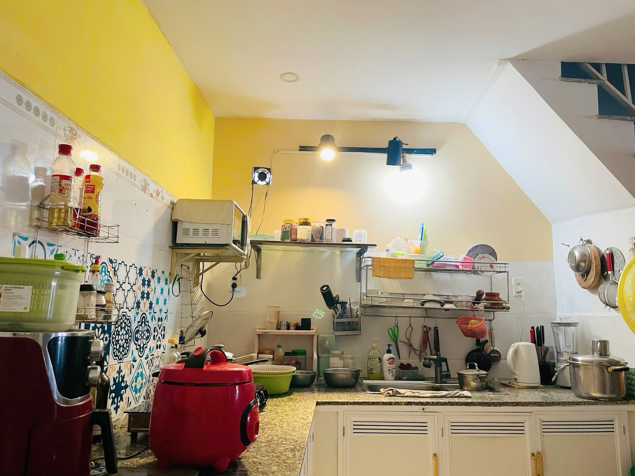 BÁN NHÀ 2 TẦNG HẺM Ô TÔ GẦN NHÀ HÀNG ĐỒNG XANH VĨNH NGỌC 2