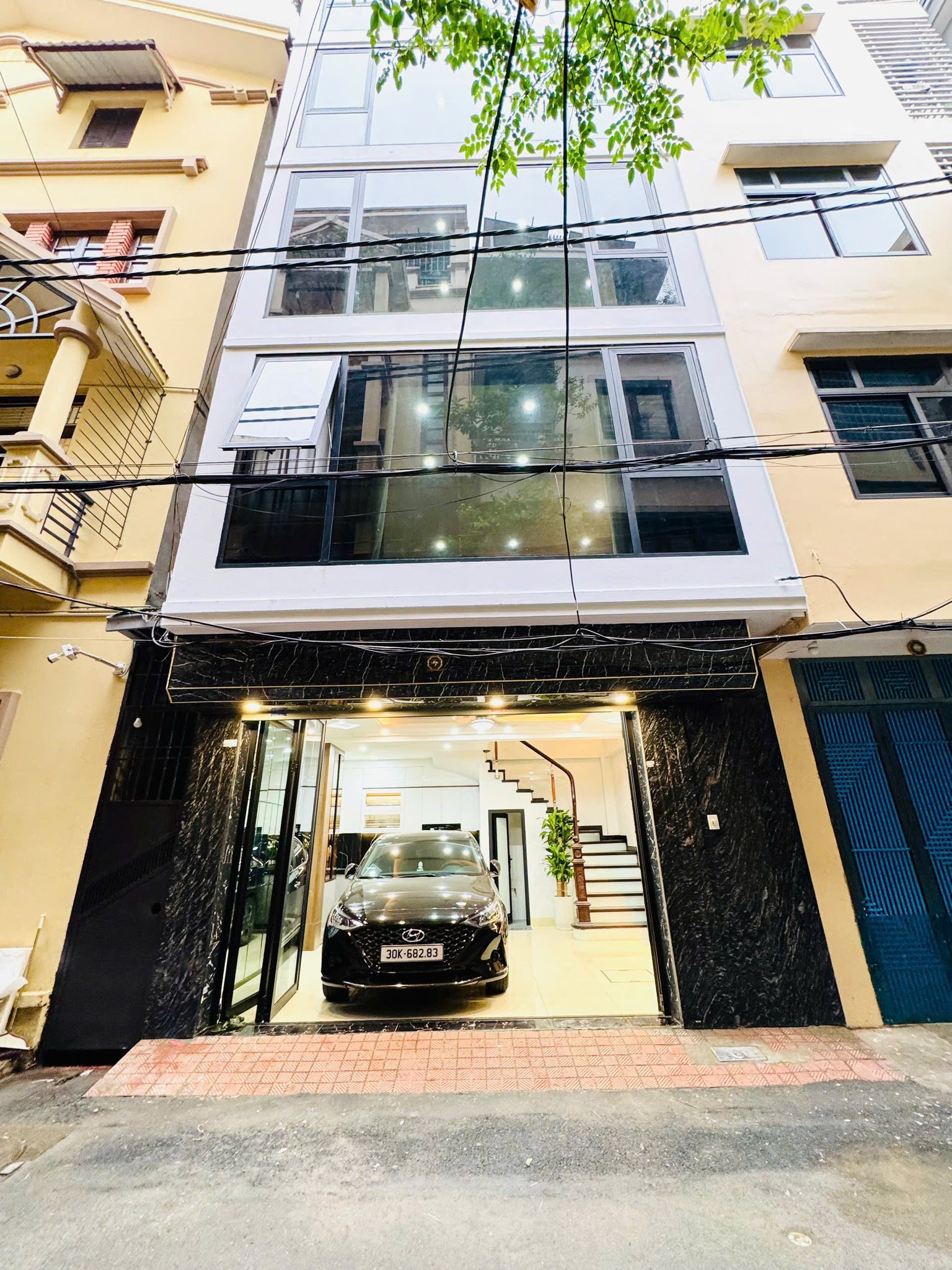 GARA Ô TÔ KINH DOANH - TOÀ BUILDING HOÀNG VĂN THÁI – 6 TẦNG – 12.9 TỶ - MẶT TIỀN 5.3M