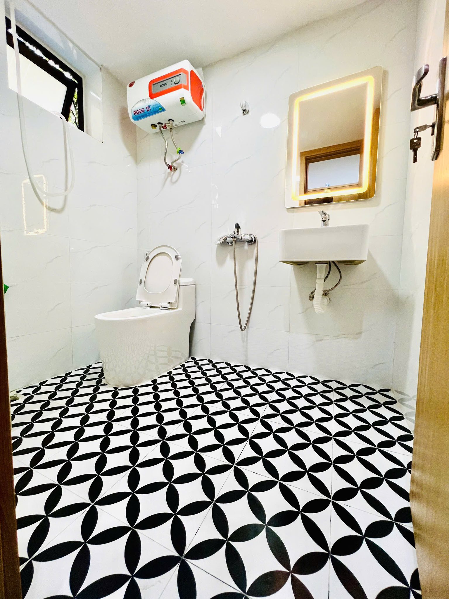 Tầng 2 TT Nguyễn Khánh Toàn 65m 2PN riêng, Nội thất đẹp, Ô tô vòng quanh, 3.98 Tỷ 5