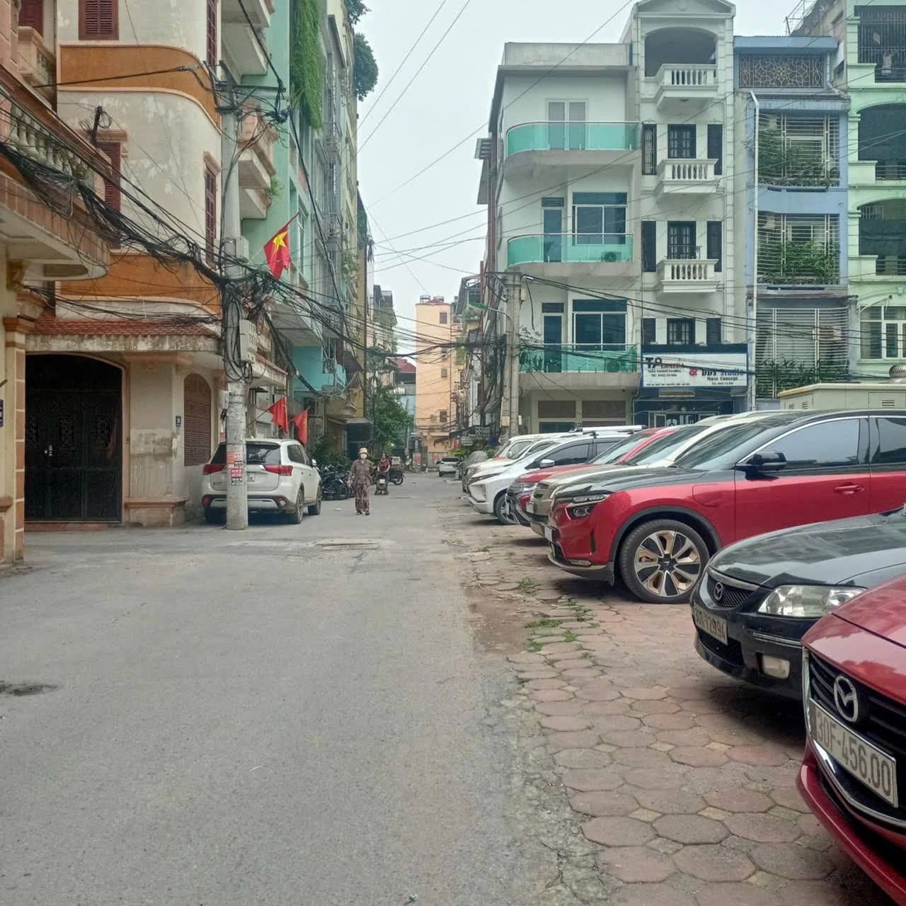 BÁN NHÀ THANH XUÂN, PHÂN LÔ OTO TRÁNH KINH DOANH, VĂN PHÒNG, DT52M2 MẶT TIỀN RÔNG, 18.X TỶ
