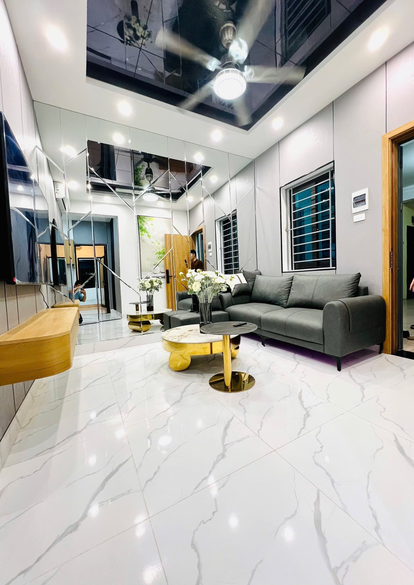 Tầng 2 TT Nguyễn Khánh Toàn 65m 2PN riêng, Nội thất đẹp, Ô tô vòng quanh, 3.98 Tỷ 2