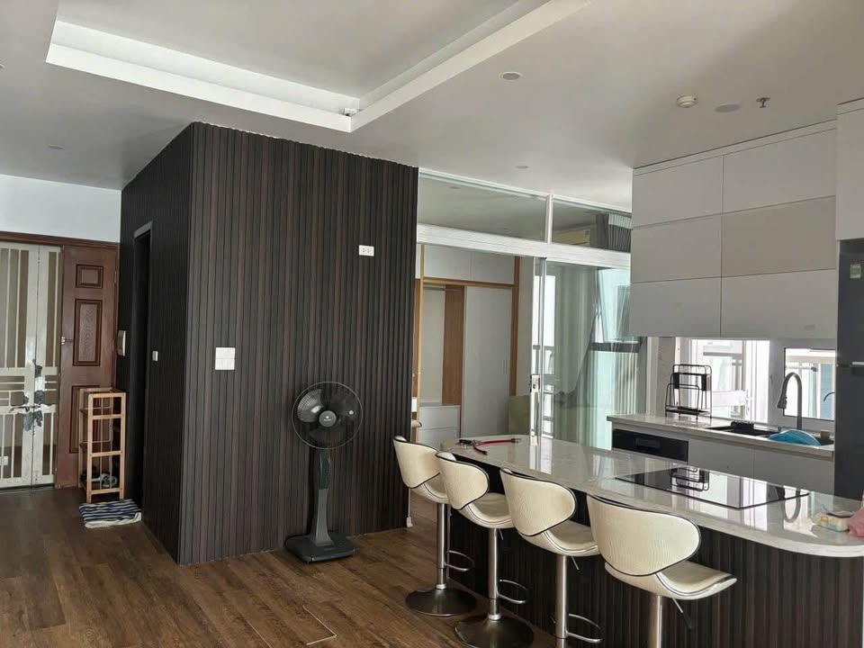 Cần bán Căn hộ chung cư đường Hoàng Quốc Việt, Phường Bãi Cháy, Diện tích 63m², Giá 2.45 Tỷ 5