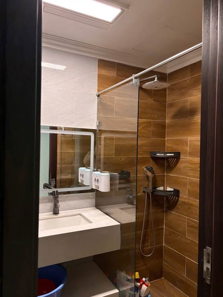 Cần bán Căn hộ chung cư đường Hoàng Quốc Việt, Phường Bãi Cháy, Diện tích 63m², Giá 2.45 Tỷ 8