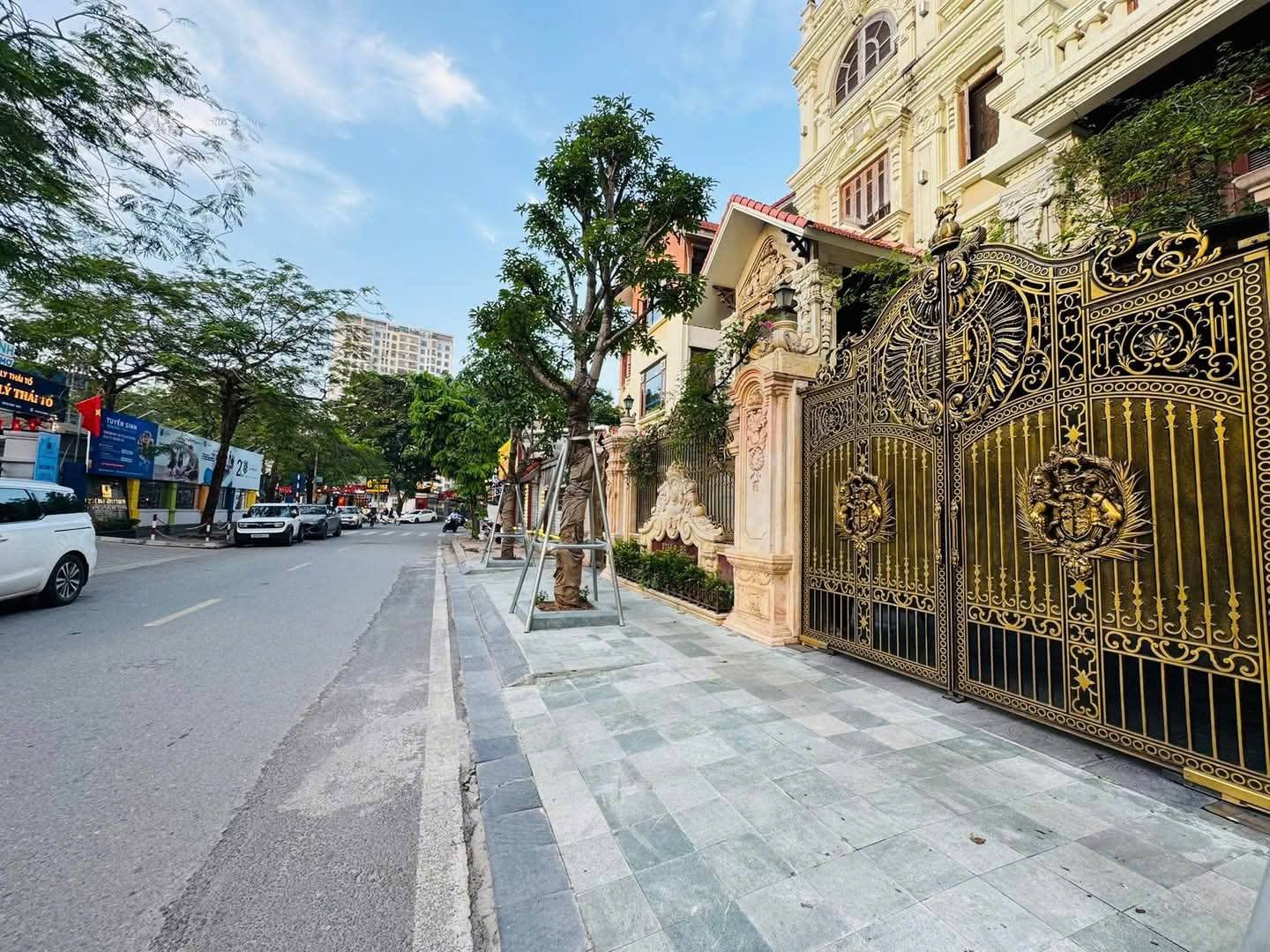 Cần bán Nhà mặt tiền đường Nguyễn Thị Thập, Phường Trung Hòa, Diện tích 215m², Giá 130 Tỷ