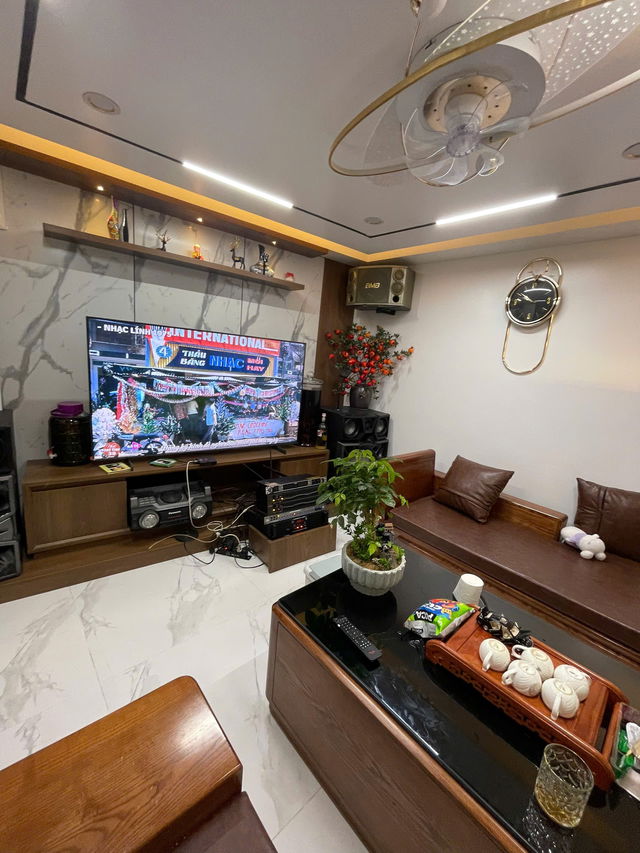 NHÀ MỚI ĐẸP NGÕ RỘNG FULL NỘI THẤT  Nguyễn Văn Cừ 43m2,5 tầng mặt tiền 3.5m, 8 tỷ Long Biên. 2