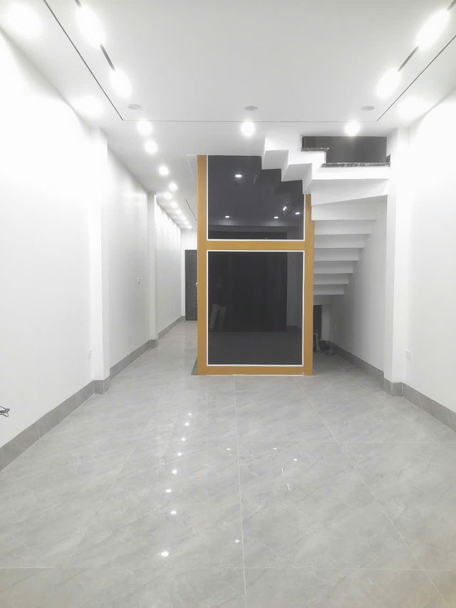 BÁN NHÀ MỚI ĐẸP Ô TÔ QUA VÀO NHÀ Phố Chu Huy Mân 70 M2,X  5 tầng,mặt tiền 3.5m, 12.3 tỷ Long Biên. 5