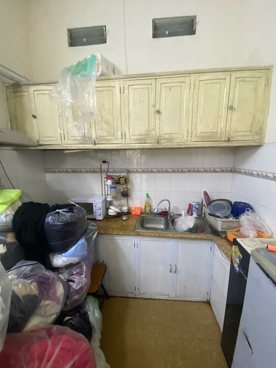 Cho thuê nhà 4 tầng tại ngõ 84 Ngọc Khánh, Ba Đình. Nhà rộng, ngõ nông ô tô đỗ cửa. Chỉ 12tr 6