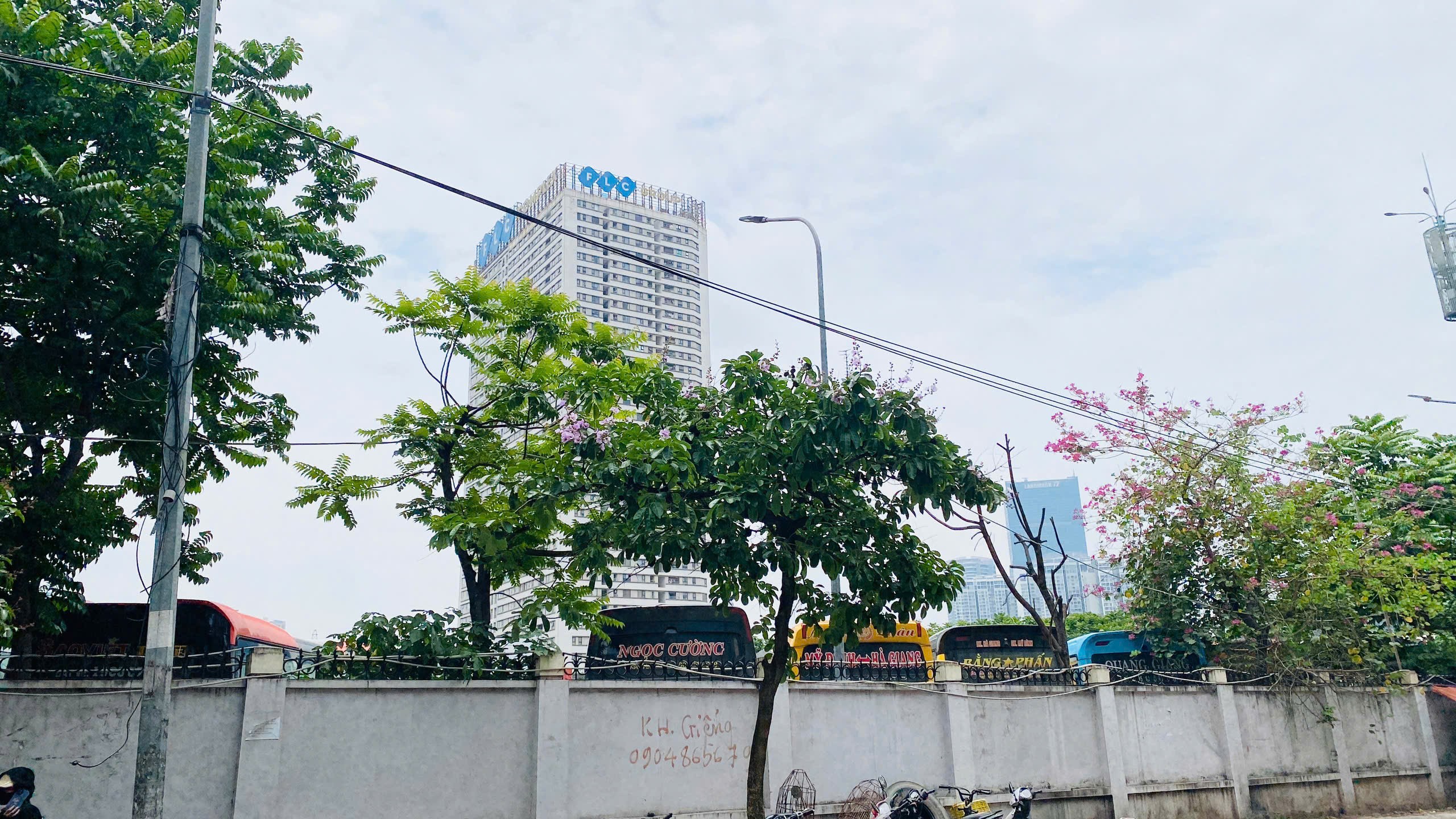 BÁN GẤP tòa nhà VP Nguyễn Hoàng 100m, vỉa hè đá bóng, 6 tầng 2 thoáng, kinh doanh bất chấp giá 45