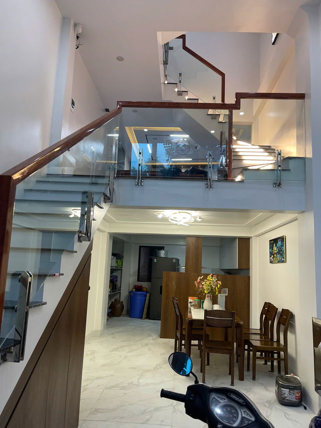NHÀ MỚI ĐẸP NGÕ RỘNG FULL NỘI THẤT  Nguyễn Văn Cừ 43m2,5 tầng mặt tiền 3.5m, 8 tỷ Long Biên. 3