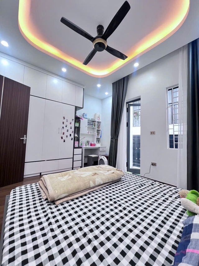 NHÀ ĐẸP- DÂN XÂY KIÊN CỐ NGÕ THÔNG  Thượng Thanh 68m2,X  4 tầng,mặt tiền 5m, 10.5 tỷ Long Biên. 3