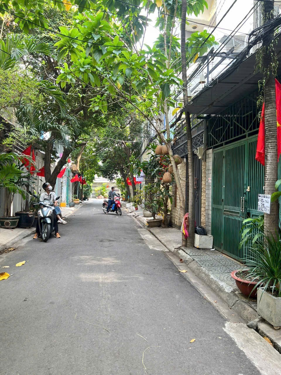 Khan hiếm! hẻm cán bộ 4m + lề đường, Bùi Đình Túy, phường 12, BT - (4x18m) - KC: 4 tầng (5PN) -