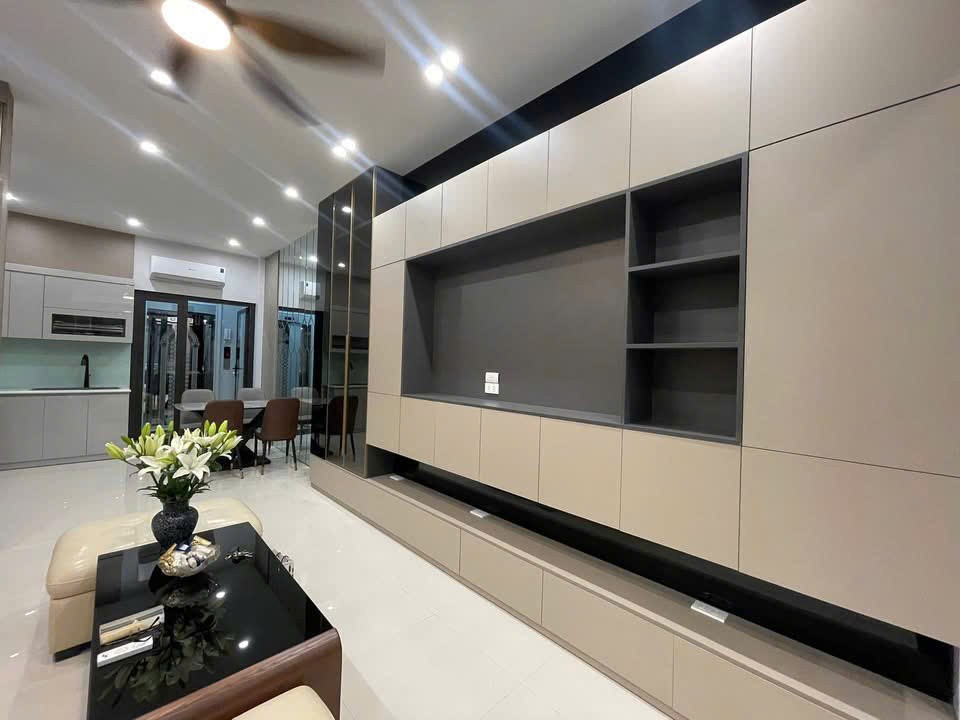 BÁN NHÀ TRUNG TÂM CẦU GIẤY – 60M2 X 5 TẦNG – GARA - GIÁ CHỈ 17 TỶ.