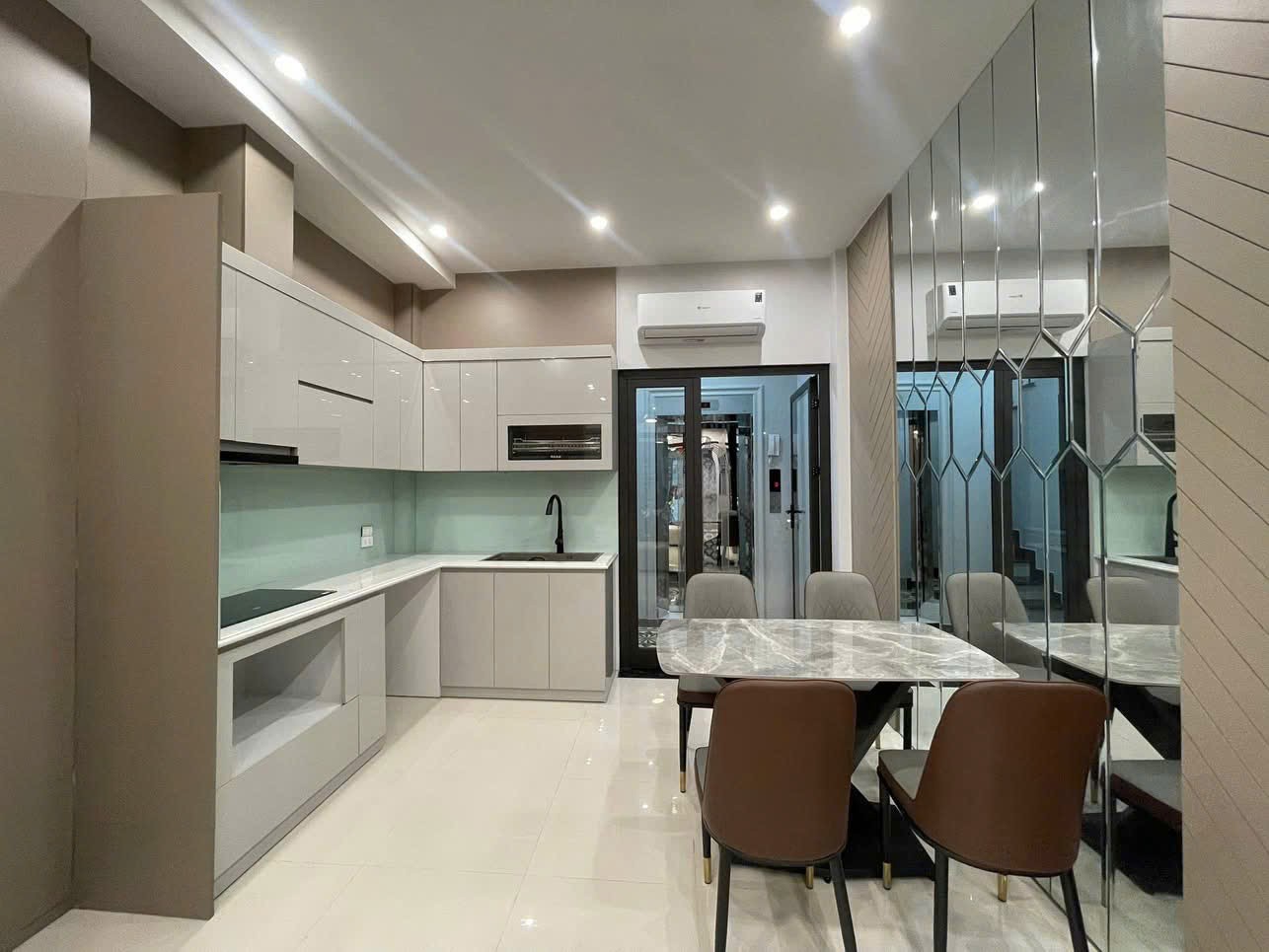 BÁN NHÀ TRUNG TÂM CẦU GIẤY – 60M2 X 5 TẦNG – GARA - GIÁ CHỈ 17 TỶ. 2