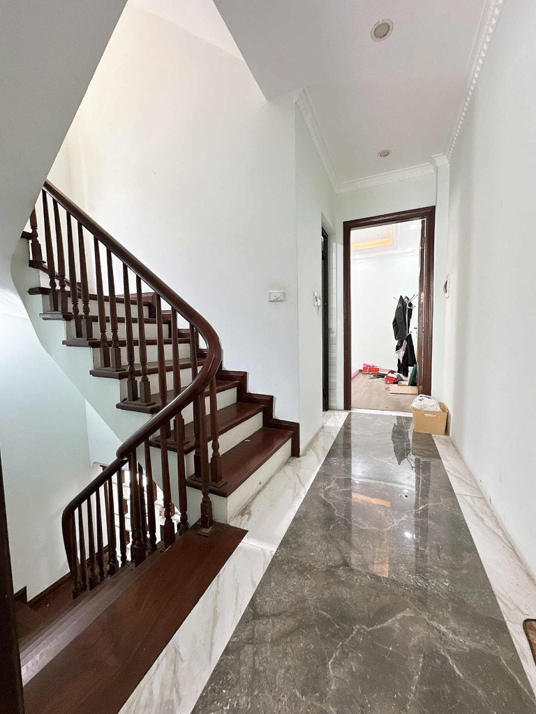Cần bán Nhà mặt tiền đường Minh Khai, Phường Mai Động, Diện tích 46m², Giá 8.35 Tỷ 5