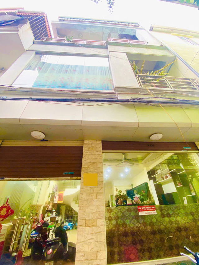 BÁN NHÀ RIÊNG PHỐ Ngô Gia Tự dân xây kiên cố 46 m2,X  4 Tầng mặt tiền  5.8m,7.5 tỷ Long Biên.