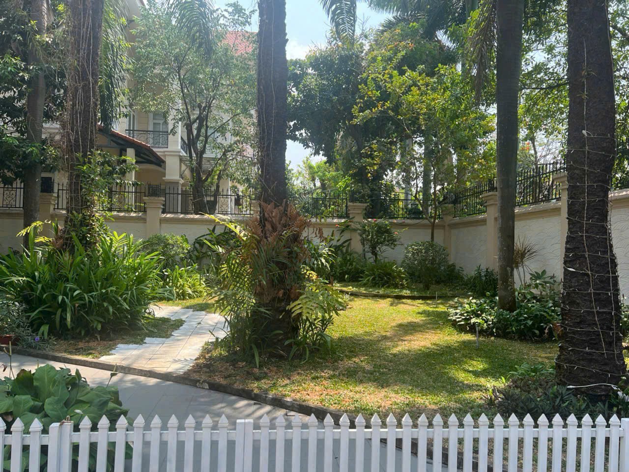 Cho thuê Nhà mặt tiền Phường Thảo Điền, Quận 2, Diện tích 700m², Giá Thương lượng 3