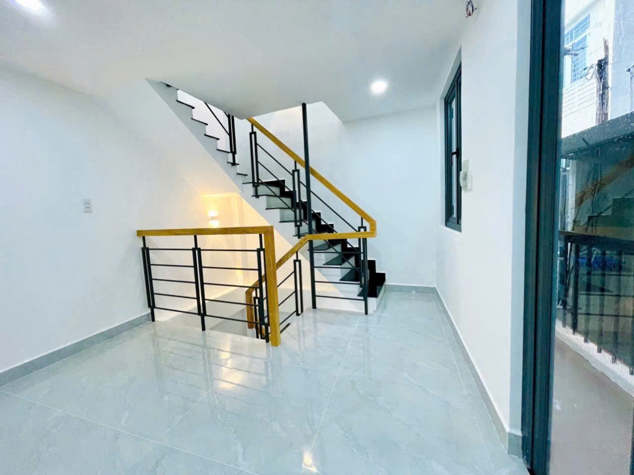 Đi bộ 10m ra mặt tiền đường Vạn Kiếp, Q Bình Thạnh - (4 x 8m) - dọn vào ở ngay KC: 3 tầng, chỉ 2