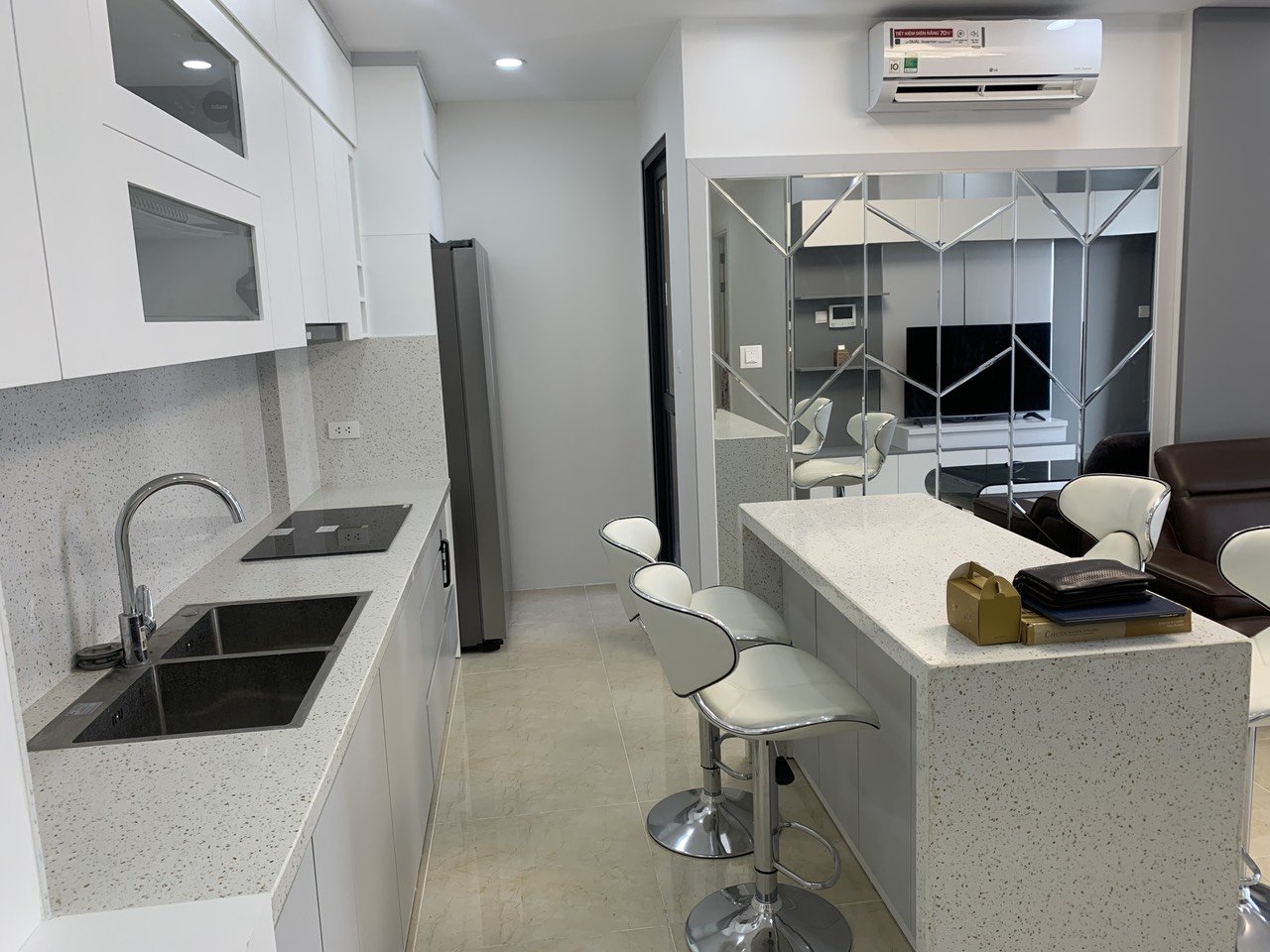 Góc bán nhà - 7.2 tỷ CÓ CĂN 2 NGỦ tại C6 Vinhomes D'Capitale - SHLD 3
