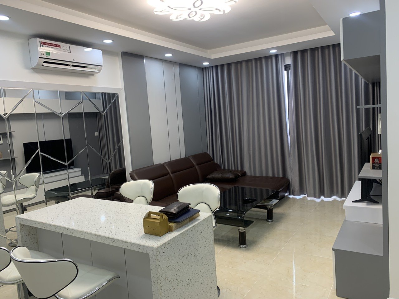 Góc bán nhà - 7.2 tỷ CÓ CĂN 2 NGỦ tại C6 Vinhomes D'Capitale - SHLD 2