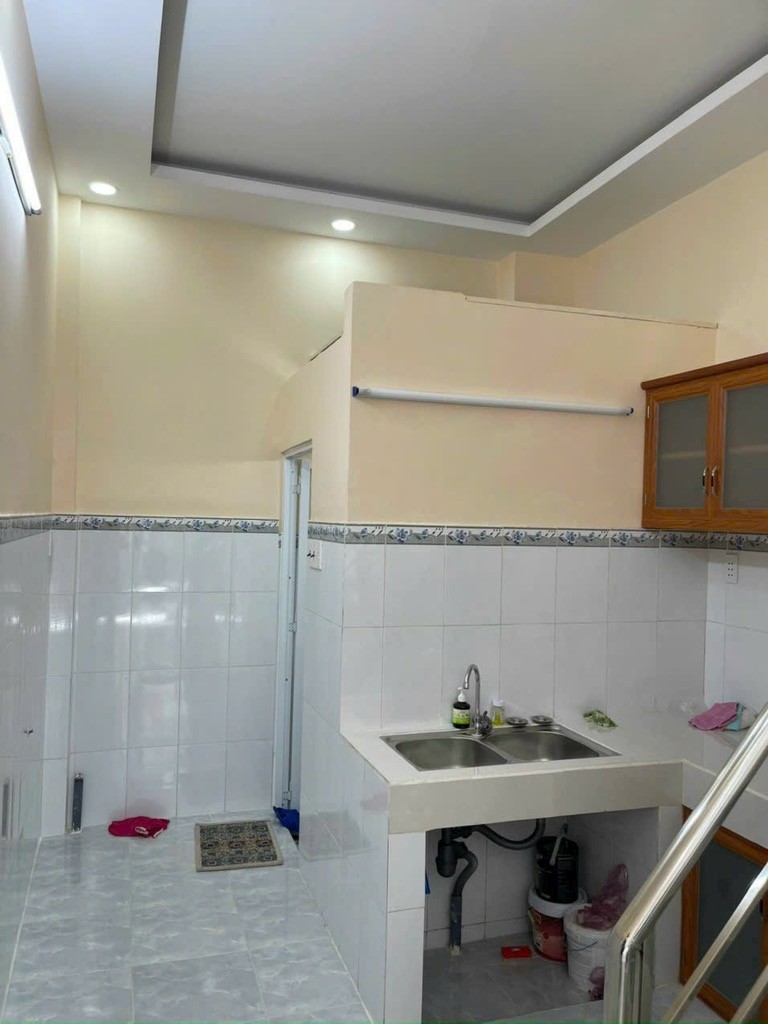 HẺM XE TẢI THÔNG - KỀ BÊN TÂN HOÀ ĐÔNG - BÌNH TRỊ ĐÔNG - NGAY NGÃ TƯ 4 XÃ - 2 TẦNG - 33M2 - 2 2