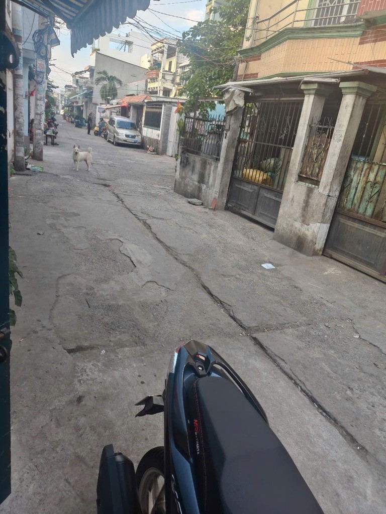 HẺM XE TẢI THÔNG - KỀ BÊN TÂN HOÀ ĐÔNG - BÌNH TRỊ ĐÔNG - NGAY NGÃ TƯ 4 XÃ - 2 TẦNG - 33M2 - 2 4
